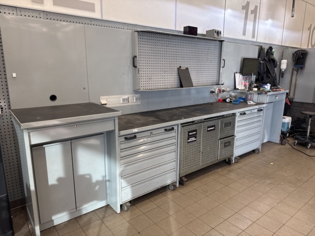 1320937-3 Verkstadsinredning' förvaringssystem i stål - Lådskåp, väggskåp och verktygsvagnar