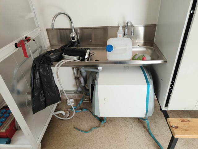 1289304-27 Manskapsbod