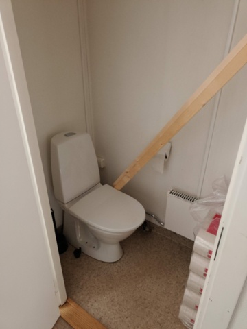 1289304-32 Manskapsbod