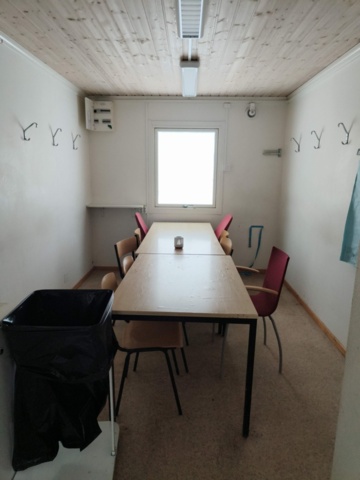 1289304-37 Manskapsbod