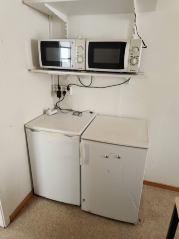 1289304-40 Manskapsbod