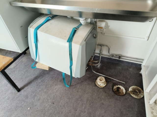 1289331-23 Manskapsbod