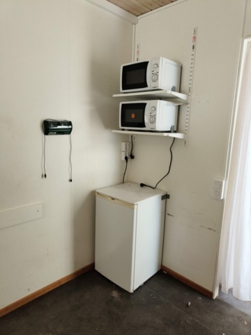 1289331-32 Manskapsbod