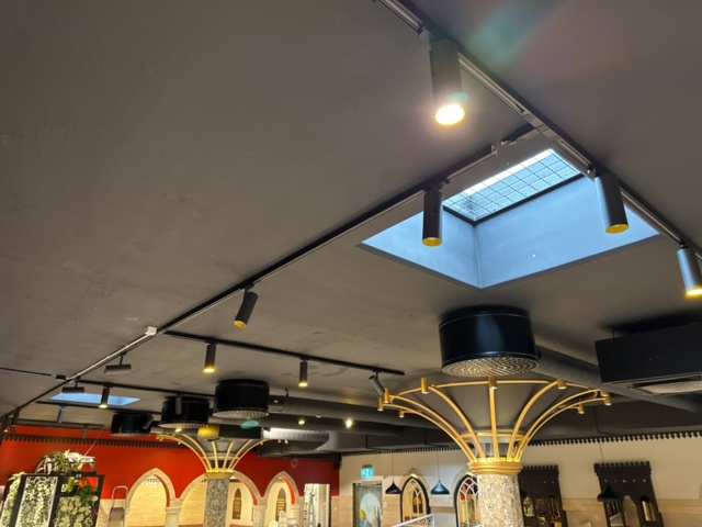 1316476-1 Spotlight rails on 2 levels and spotlights