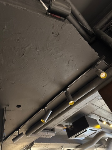 1316476-3 Spotlight rails on 2 levels and spotlights