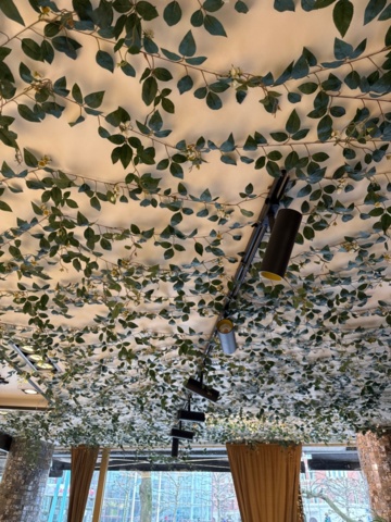 1316476-4 Spotlight rails on 2 levels and spotlights