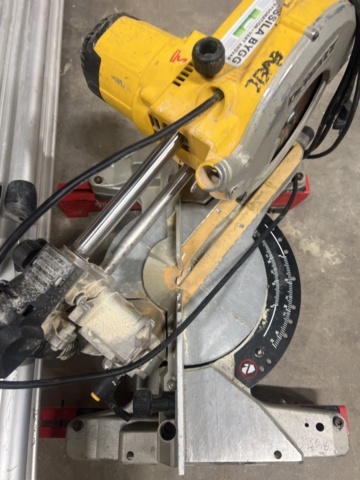 1243860-5 Miter saw with stand - DeWalt DW777-QS (Type 2)
