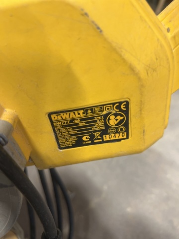 1243860-6 Miter saw with stand - DeWalt DW777-QS (Type 2)