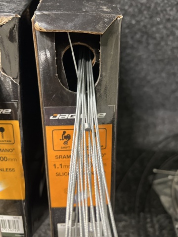 1328356-11 Sortiment med bromswire, Jagwire