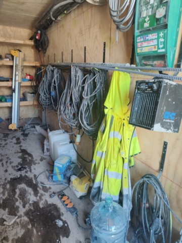 1289372-19 Container 20-Fot med innehåll