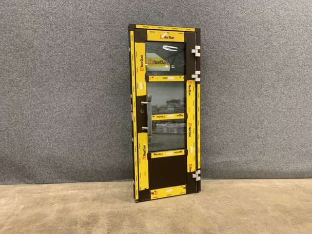 1328620-1 Aluminum door NorDan Sapa 2086, 9x21