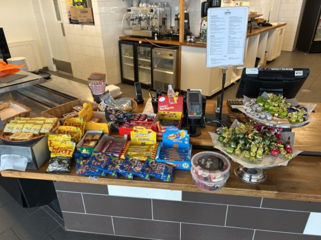 Small batch of candy - PS Auction - We value the future - Largest in ...