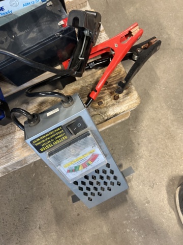 1325424-9 Samling med diverse batterier och laddare