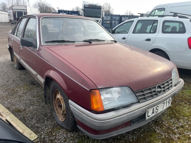 1294156-2 Opel Rekord 2.0 E Manual, 110hp, 1983 (Renovation project)