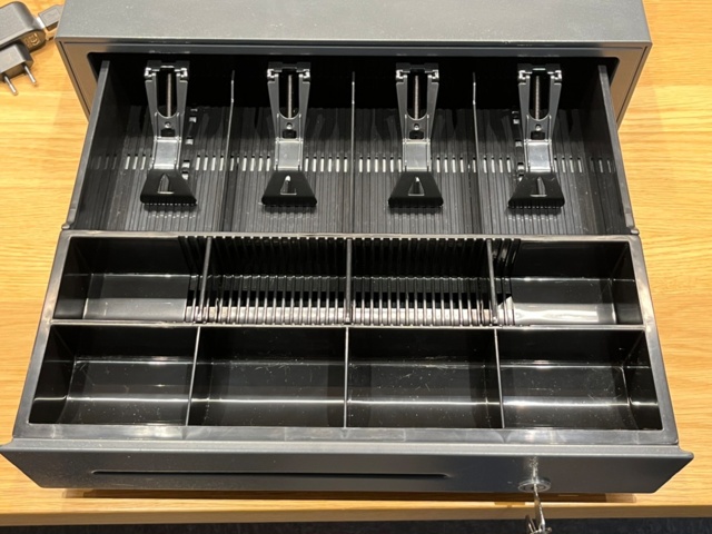 1330154-8 Cash register, receipt printer and DORO telephone