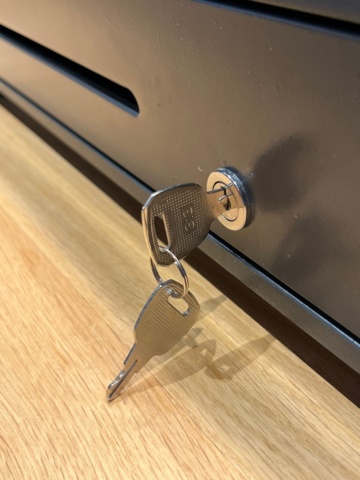 1330154-9 Cash register, receipt printer and DORO telephone