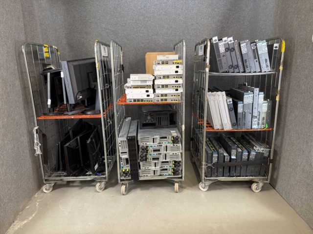 1308806-1 Large batch of IT equipment – servers, switches, firewalls and screens – approx. 80 units