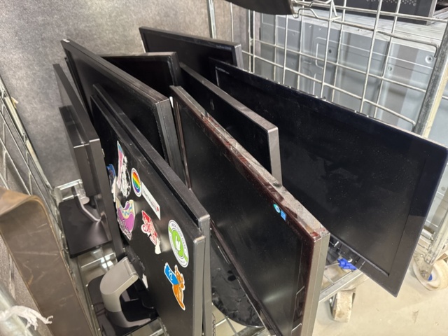 1308806-3 Large batch of IT equipment – servers, switches, firewalls and screens – approx. 80 units