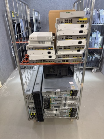 1308806-7 Large batch of IT equipment – servers, switches, firewalls and screens – approx. 80 units
