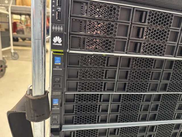 1308806-15 Large batch of IT equipment – servers, switches, firewalls and screens – approx. 80 units