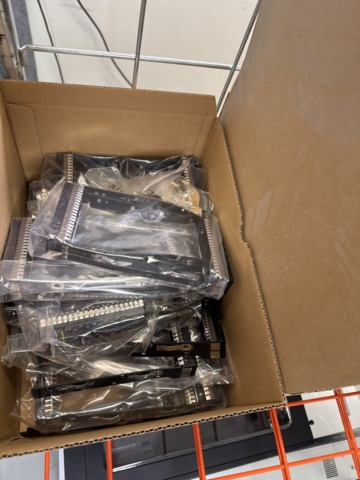 1308806-16 Large batch of IT equipment – servers, switches, firewalls and screens – approx. 80 units