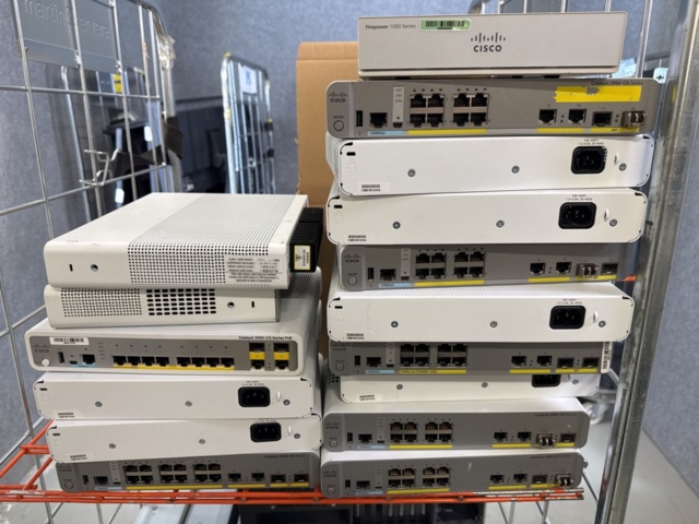 1308806-18 Large batch of IT equipment – servers, switches, firewalls and screens – approx. 80 units