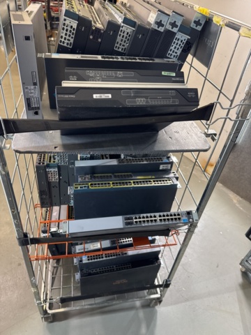 1308806-25 Large batch of IT equipment – servers, switches, firewalls and screens – approx. 80 units