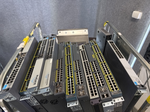 1308806-26 Large batch of IT equipment – servers, switches, firewalls and screens – approx. 80 units