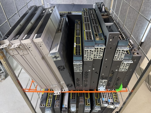 1308806-31 Large batch of IT equipment – servers, switches, firewalls and screens – approx. 80 units