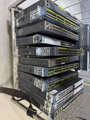 1308806-34 Large batch of IT equipment – servers, switches, firewalls and screens – approx. 80 units