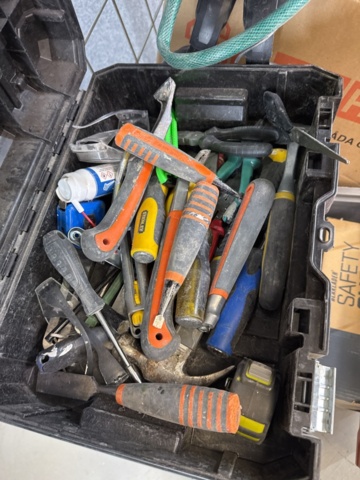 1308809-10 Mixed collection of tools, materials and accessories