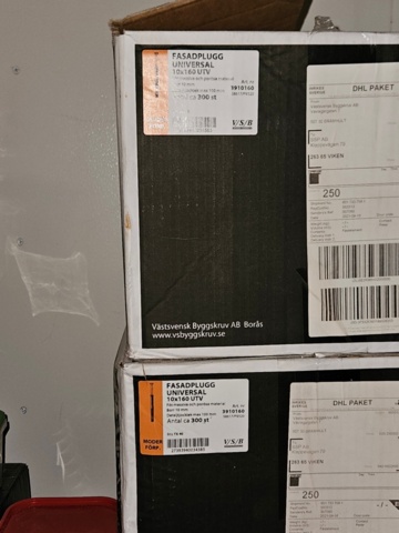 1225889-5 Parti med färgade popnitar och montageskruv till fasadskivor