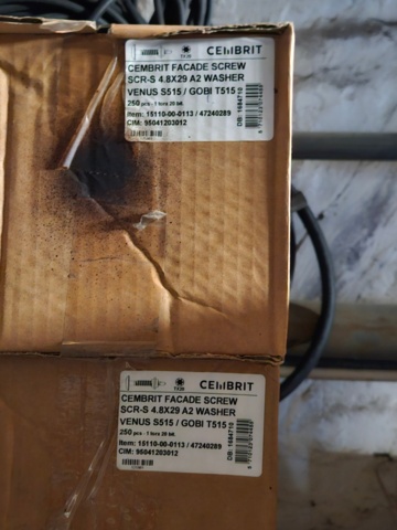 1225889-17 Parti med färgade popnitar och montageskruv till fasadskivor