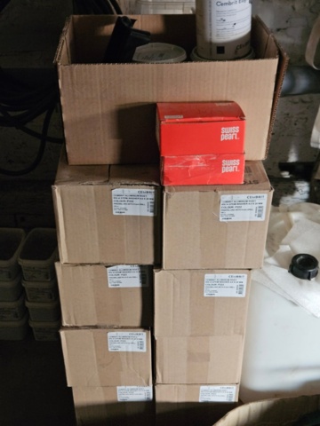 1225889-19 Parti med färgade popnitar och montageskruv till fasadskivor