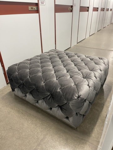 1297154-1 Grey velvet pouf
