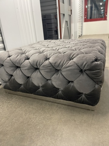 1297154-3 Grey velvet pouf