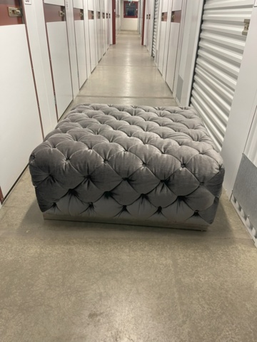 1297154-4 Grey velvet pouf