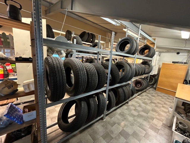 1289983-2 Tire racks and tires, see list