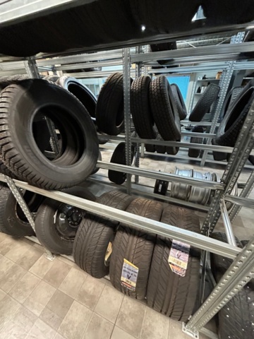 1289983-4 Tire racks and tires, see list