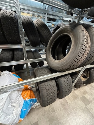 1289983-11 Tire racks and tires, see list