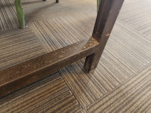 1289442-4 Rustic dining table and chairs