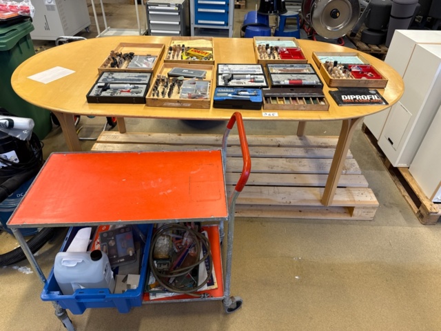 1329365-1 Collection of tools and grinding tools.