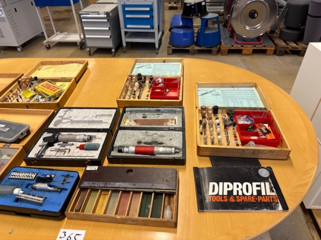 1329365-2 Collection of tools and grinding tools.