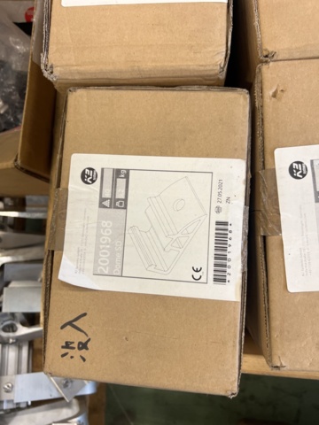 1243928-5 Lot with assembly material and fastening components