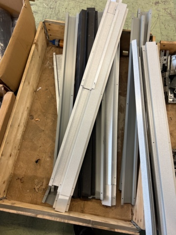 1243928-7 Lot with assembly material and fastening components