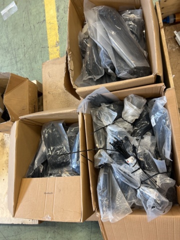 1243928-8 Lot with assembly material and fastening components