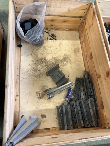 1243928-10 Lot with assembly material and fastening components