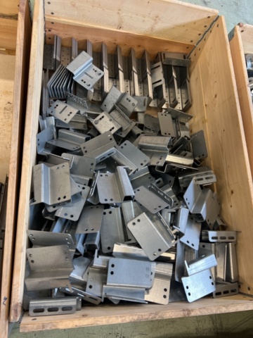 1243928-12 Lot with assembly material and fastening components