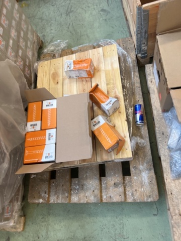 1243928-21 Lot with assembly material and fastening components