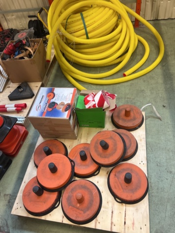 1243928-24 Lot with assembly material and fastening components